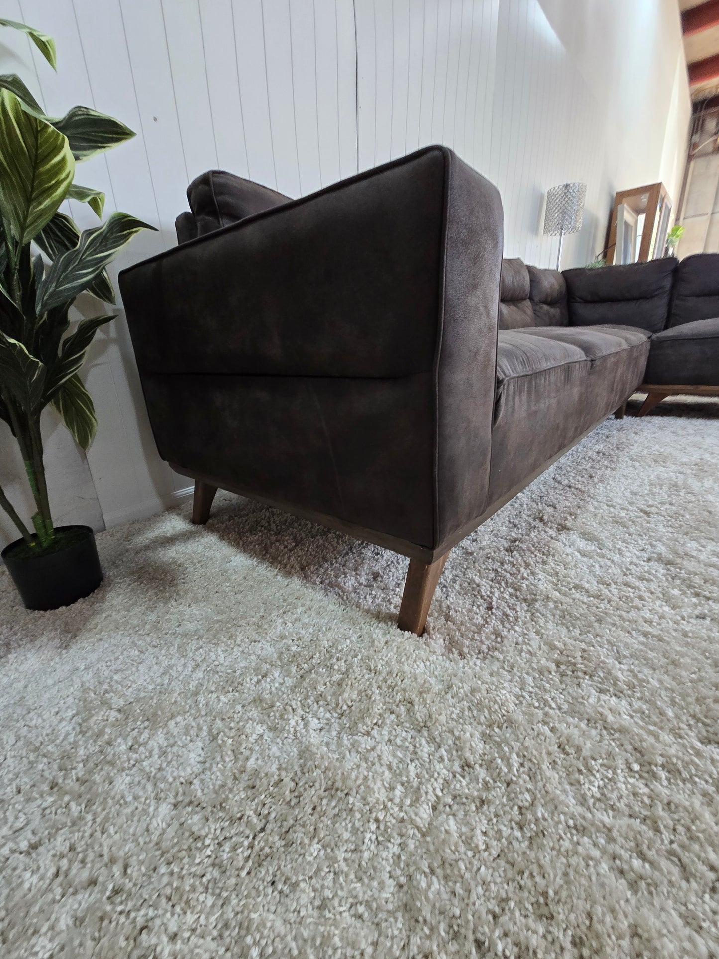 Z- Beautiful brown mud century style