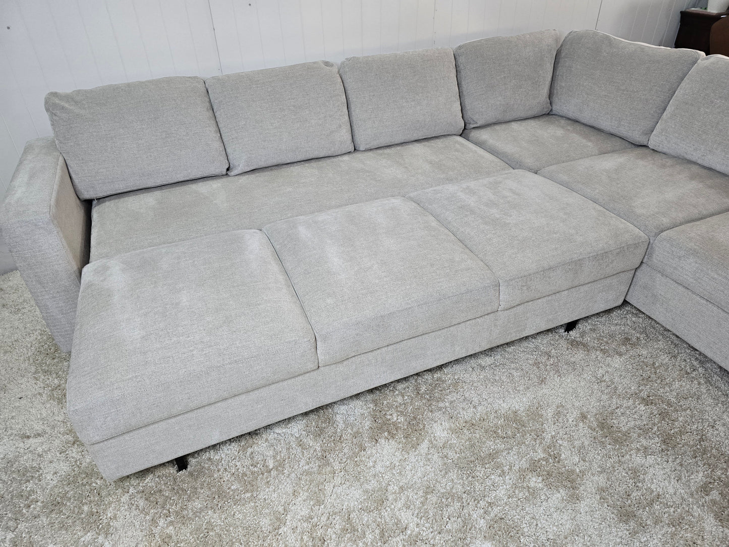 LIKE NEW - Thomasville Dillard Convertible Sleeper Sectional 3 Piece