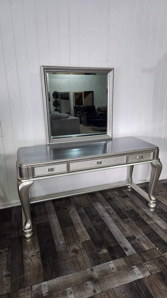 Ashley Vanity with Mirror / Entry table console
