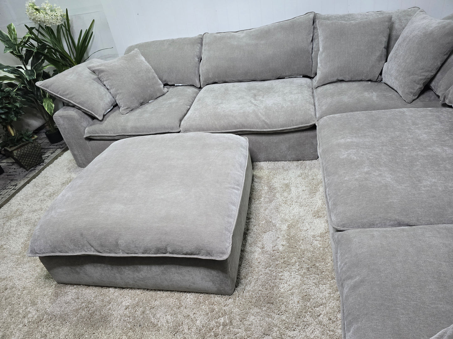 -1223-  Modern Sereen 6-piece Fabric Modular Sectional, Taupe with Ottoman