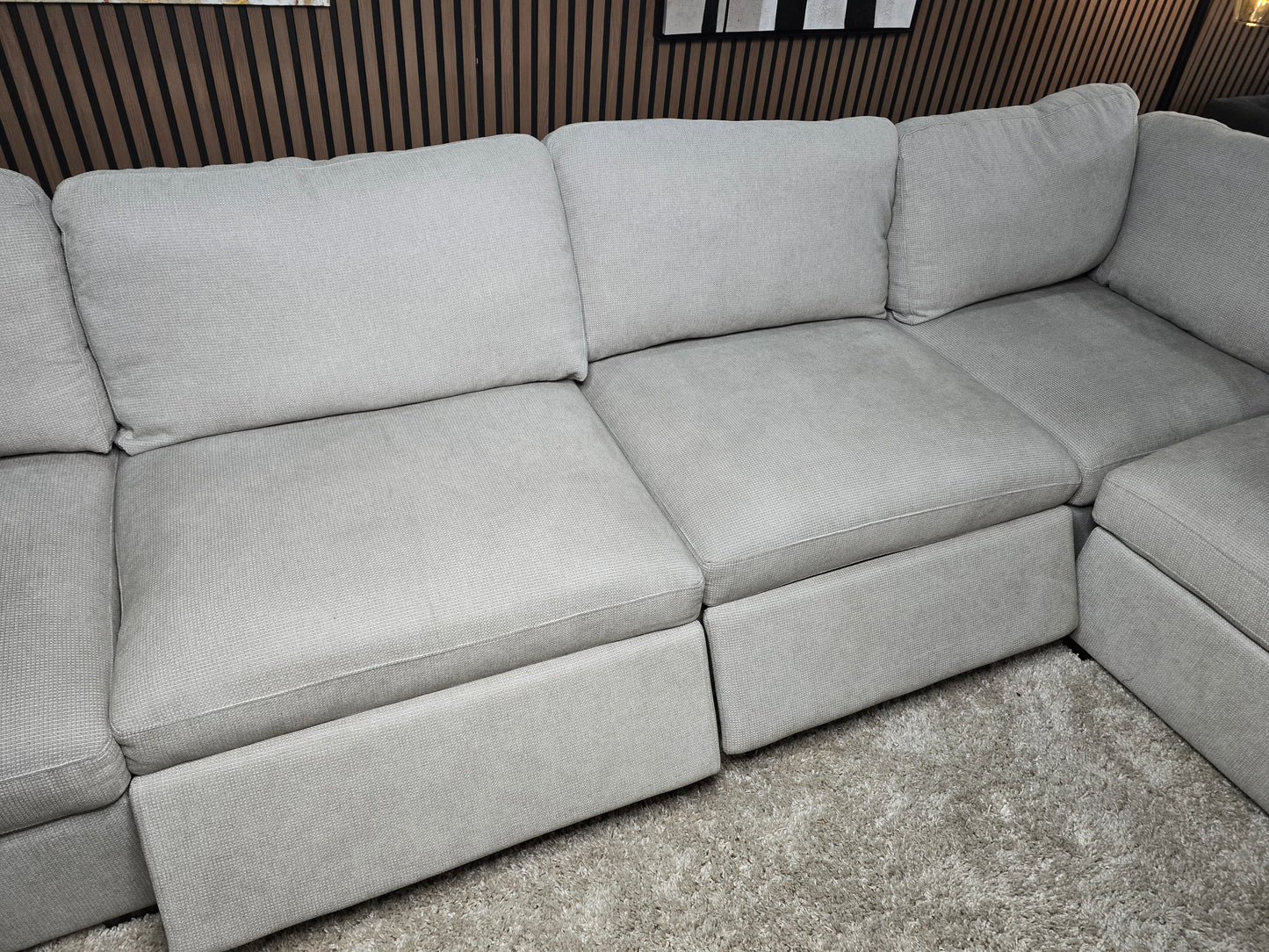 -1223- Thomasville Rockford 6-piece Fabric Modular Sectional with 2 Power Footrests Light Gray