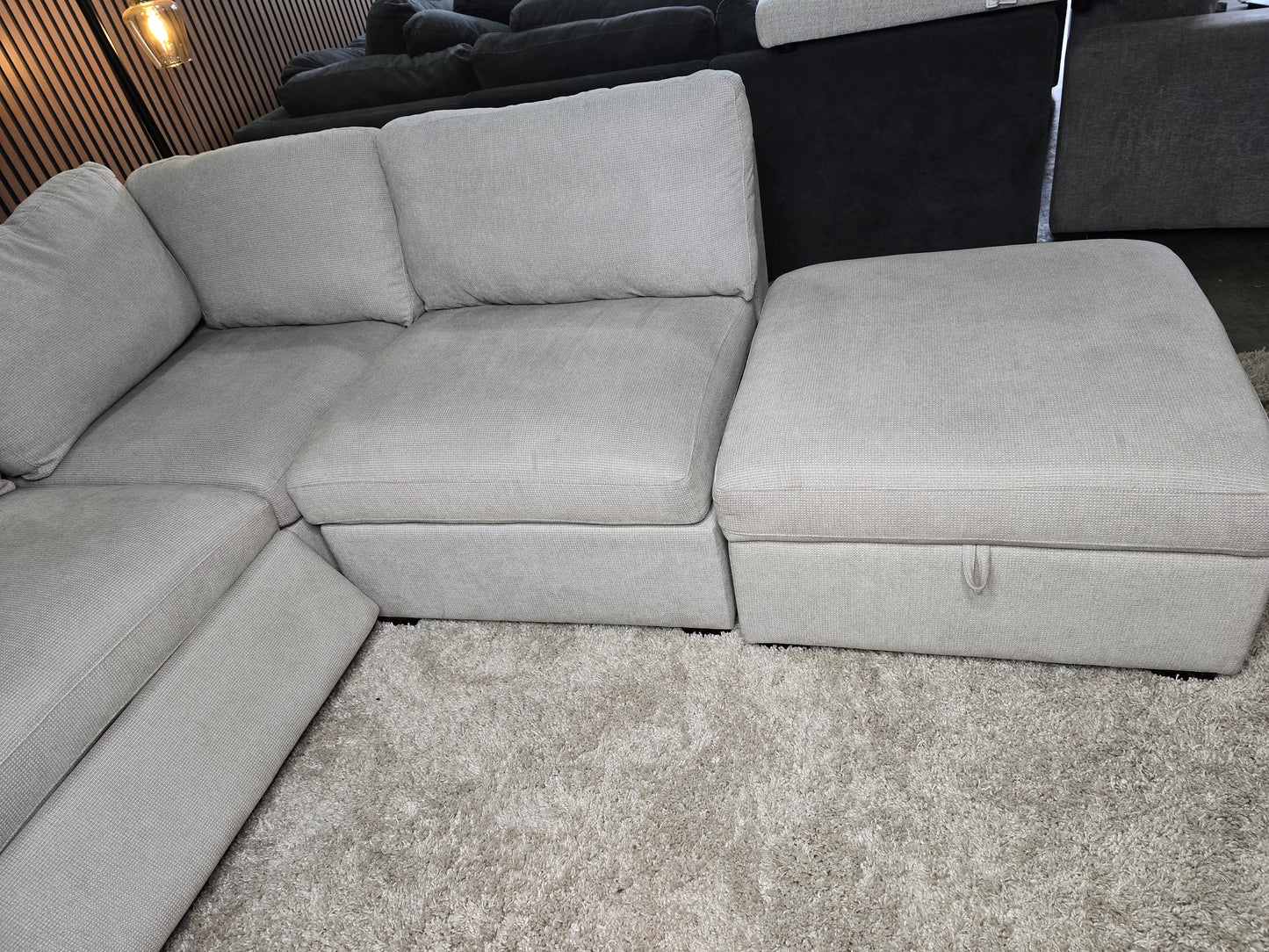 -1223- Thomasville Rockford 6-piece Fabric Modular Sectional with 2 Power Footrests Light Gray
