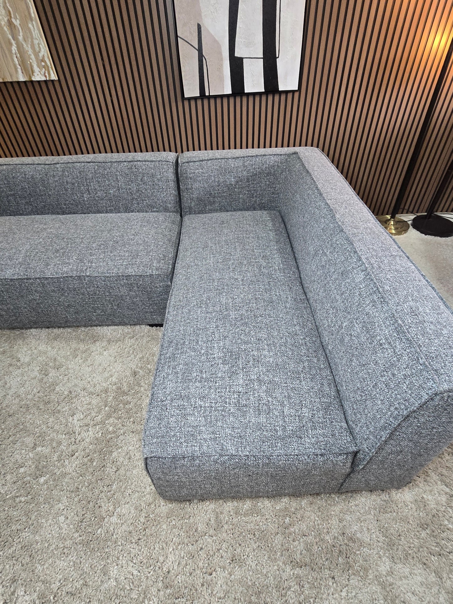 -1224- Jaylene Gray Sectional Sofa Excellent Condition